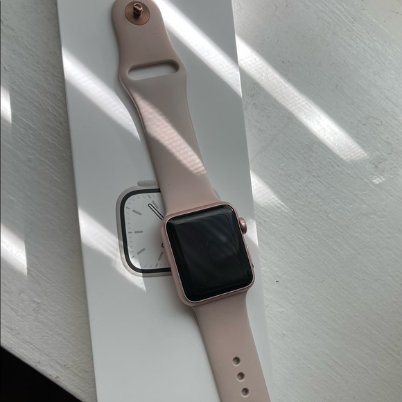Series 1 Apple Watch - Picture 2 of 4